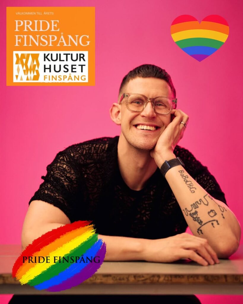 Porträtt på sexolog Kalle Norwald som omringas av Pride Finspångs logotyp, ett regnbågshjärta och Kulturhuset Finspångs logotyp